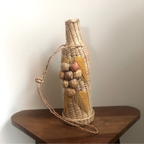 VINTAGE wicker/rattan wine bottle holder - Picture 9 of 10